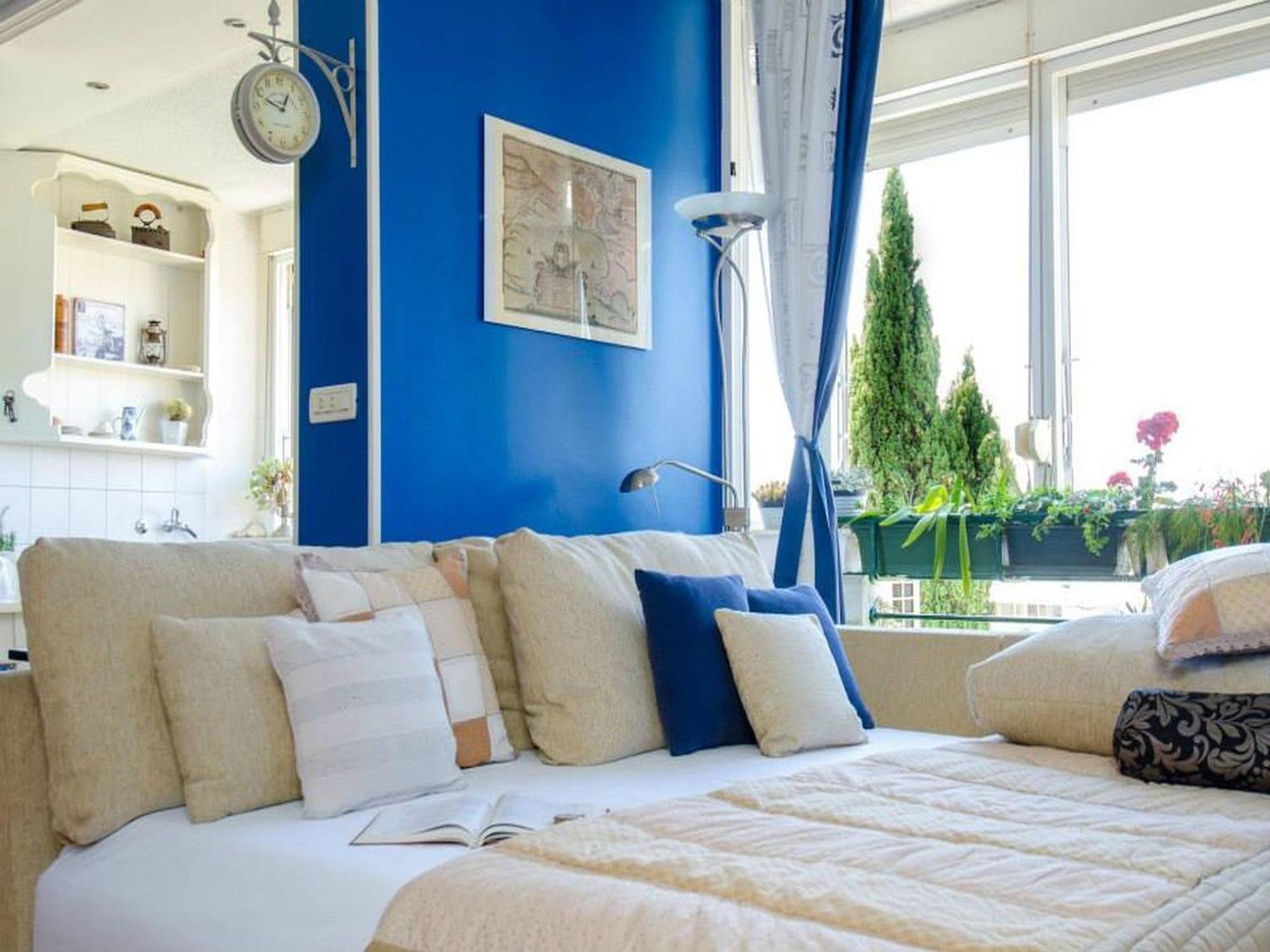 Apartment Blue Lounge Split