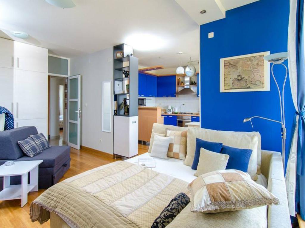 Apartment Blue Lounge
