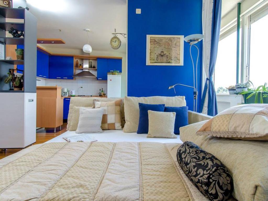 Apartment Blue Lounge Split